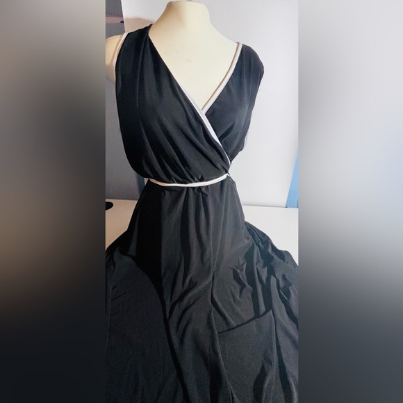 Star and Vixen Elegant Black Wrap Dress size Large 12/14 - Picture 2 of 3